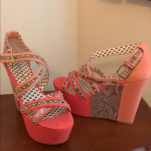 Jessica Simpson wedge. Great condition!